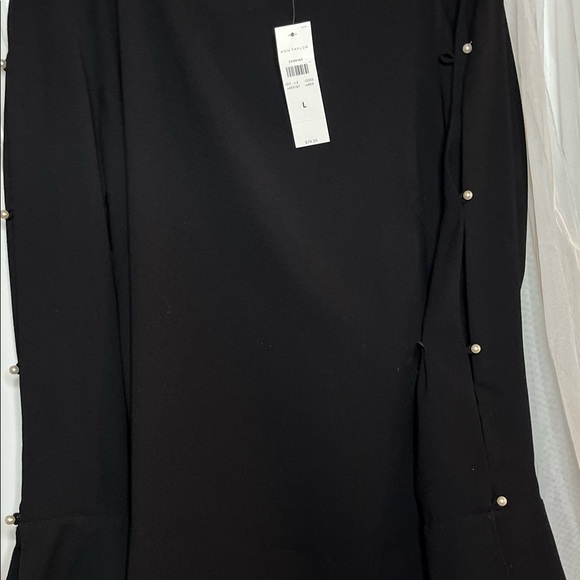 💕NWT. ANN TAYLOR Black, long bell sleeved Blouse w- Pearl Details. Large.BLOUSE - Picture 11 of 13